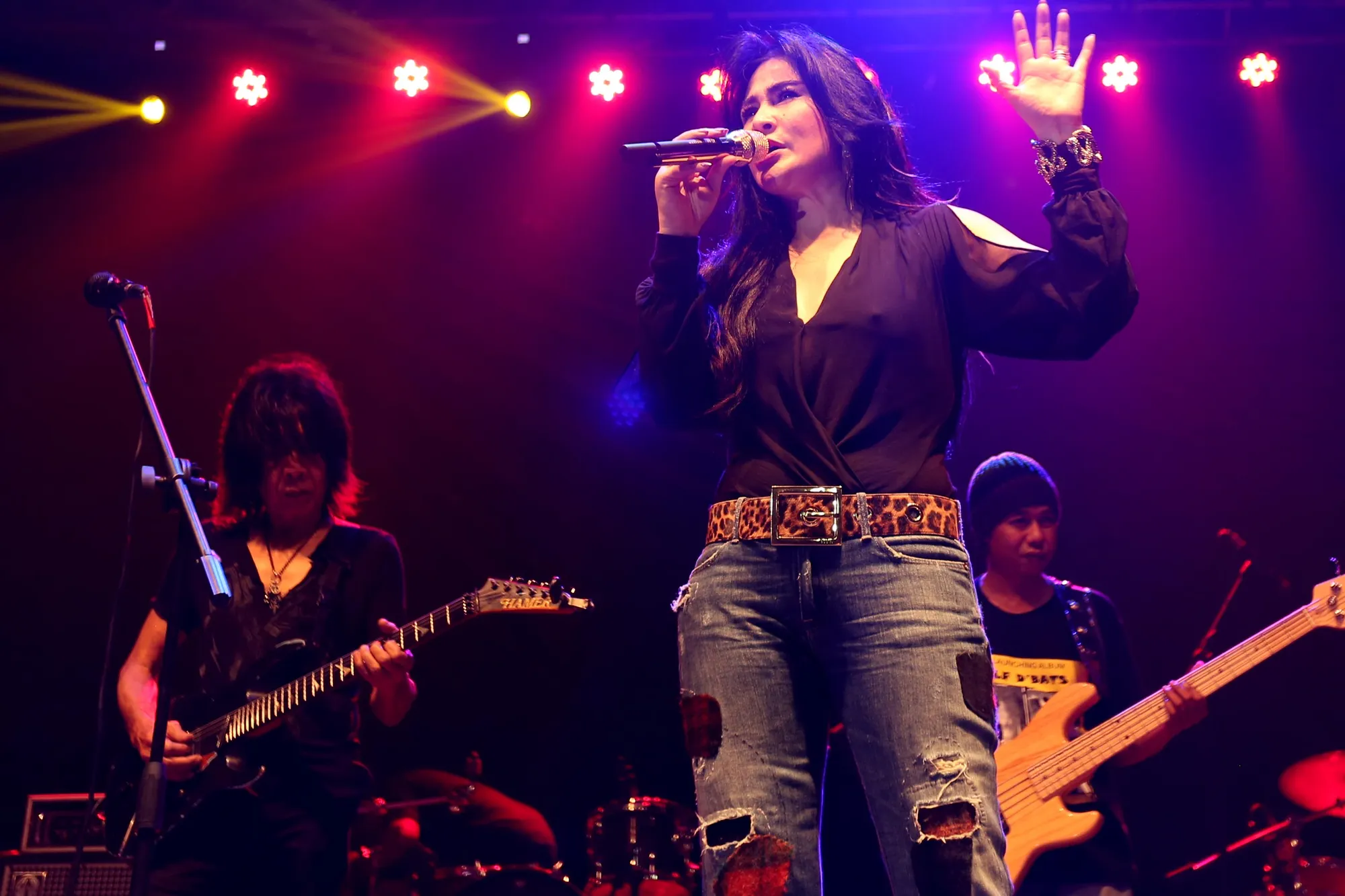 Setelah sempat 10 tahun tak bertemu, Connie sempat diberi tahu kalau January Christy sedang menulis lagu untuknya © KapanLagi.com/Budy Santoso