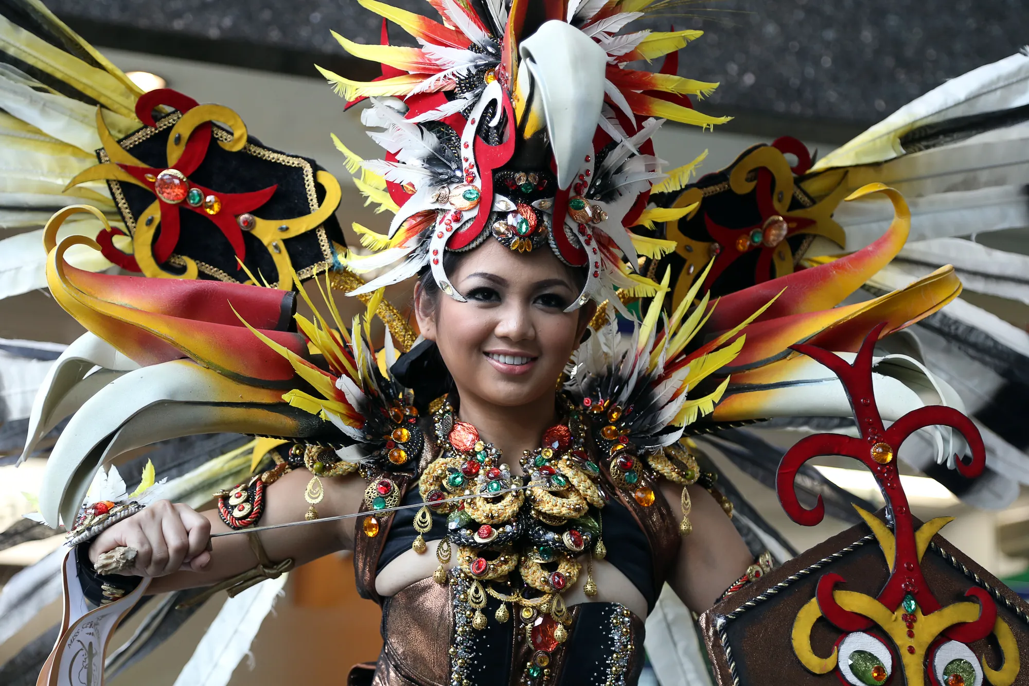 Kostum ini bikin Lily punya dua kepribadian yang berbeda, ramah tapi kuat. @KapanLagi.com®/Agus Apriyanto