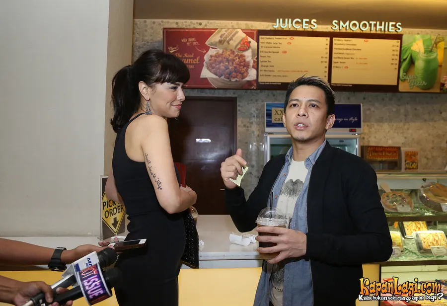 Ariel dan Sophia kencan di bioskop. @KapanLagi.com®/Agus Apriyanto