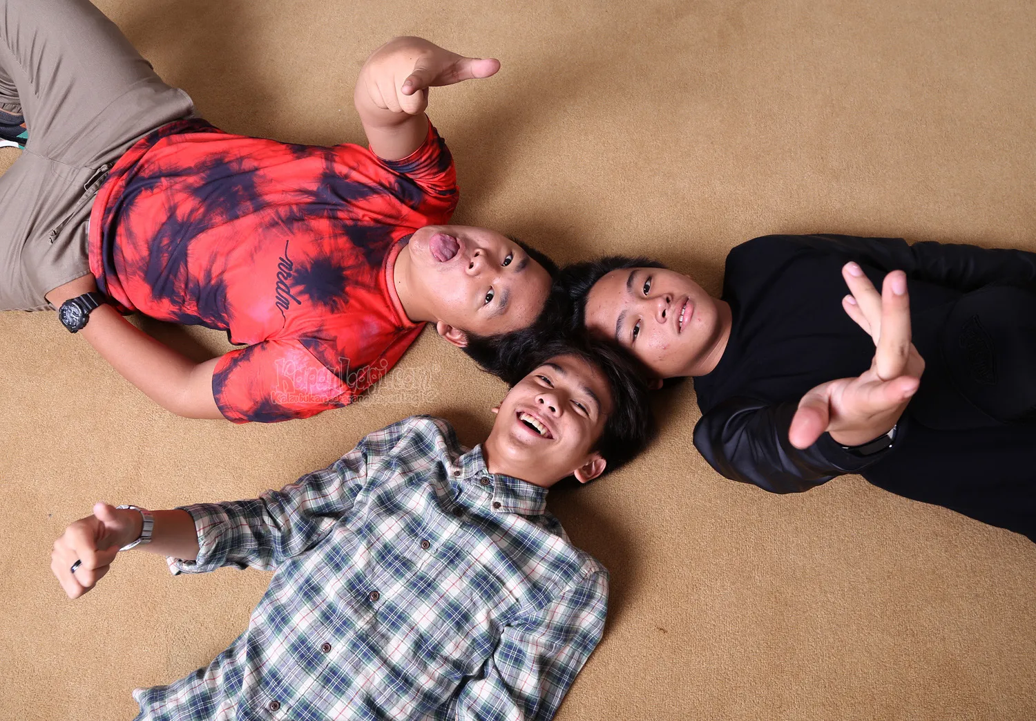 CJR ingin ajak penggemar agar gemar membaca. @KapanLagi.com®
