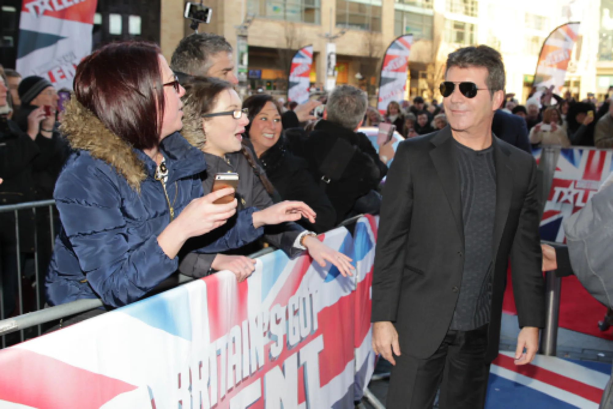 Meski mendukung personel One Direction bersolo karir, Simon Cowell tetap nggak mau mereka bubar ©Splash