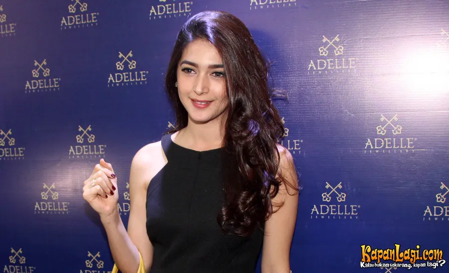 Nabila Syakieb saat hadir di opening Adelle Jewellery. ©KapanLagi.com/Hendra Gunawan