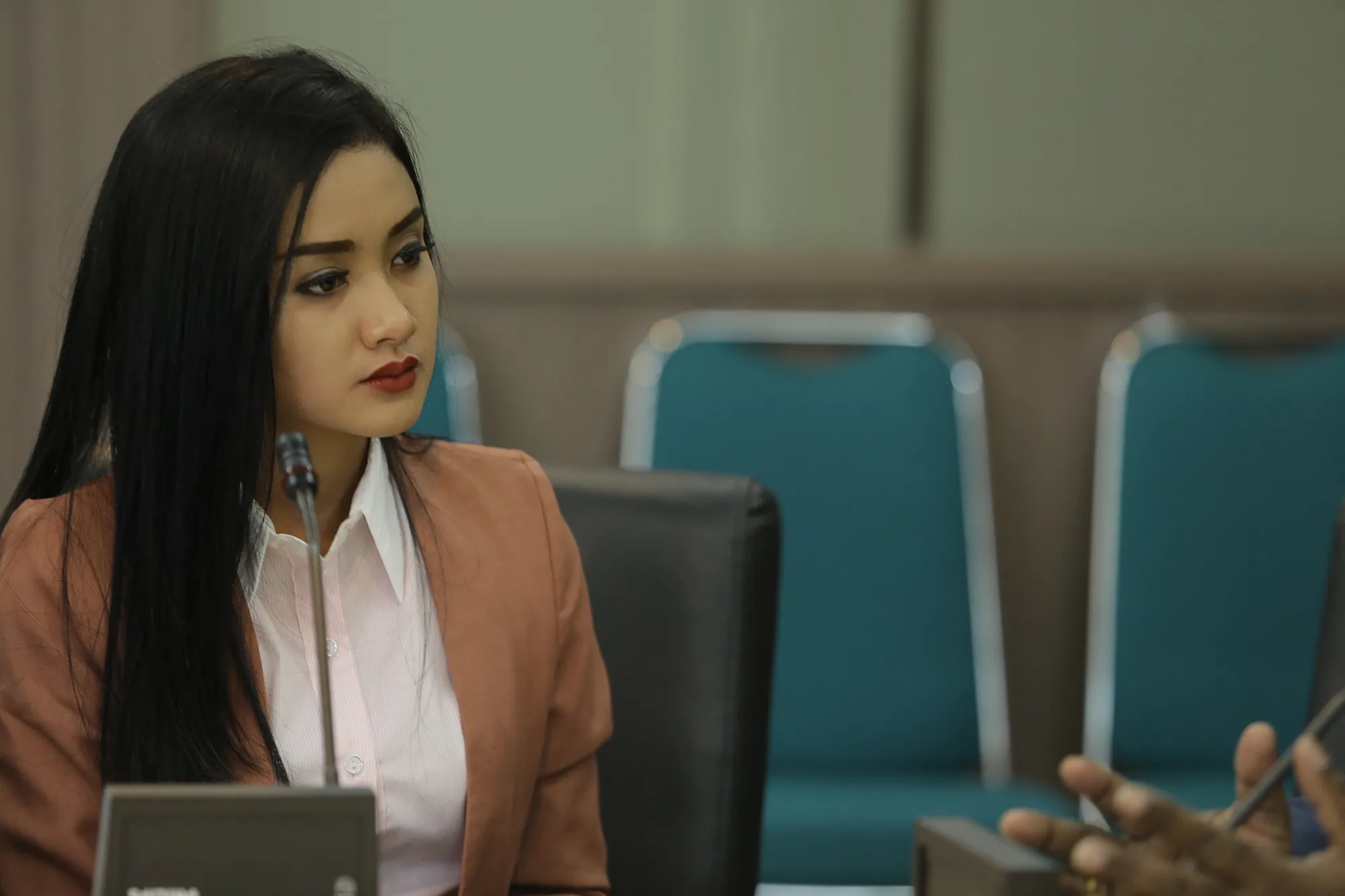 Khawatir statusnya jadi tersangka, Cita Citata makin banyak berdoa ©KapanLagi.com/Agus Apriyanto