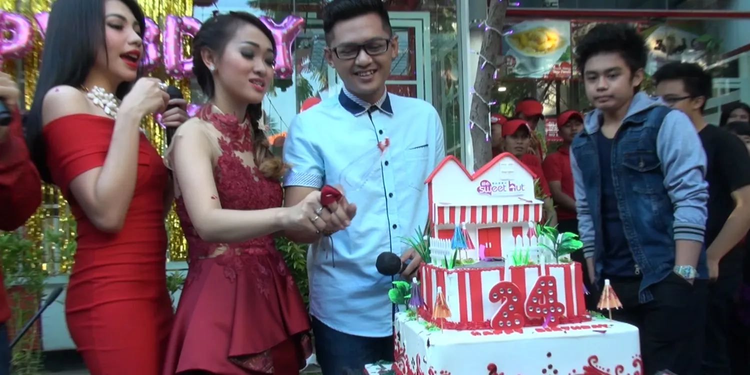 Felly Chibi saat merayakan ulang tahun bersama pacar dan para fans. ©KapanLagi.com/VJ Lolo