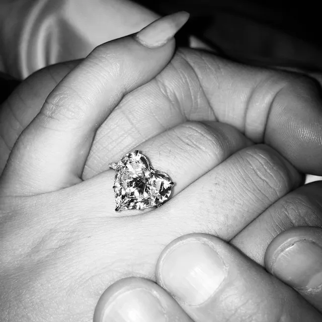 Lady Gaga terlihat di Malibu tanpa cincinnya di hari yang sama saat Taylor Kinney berulang tahun © instagram.com/taylorkinney11
