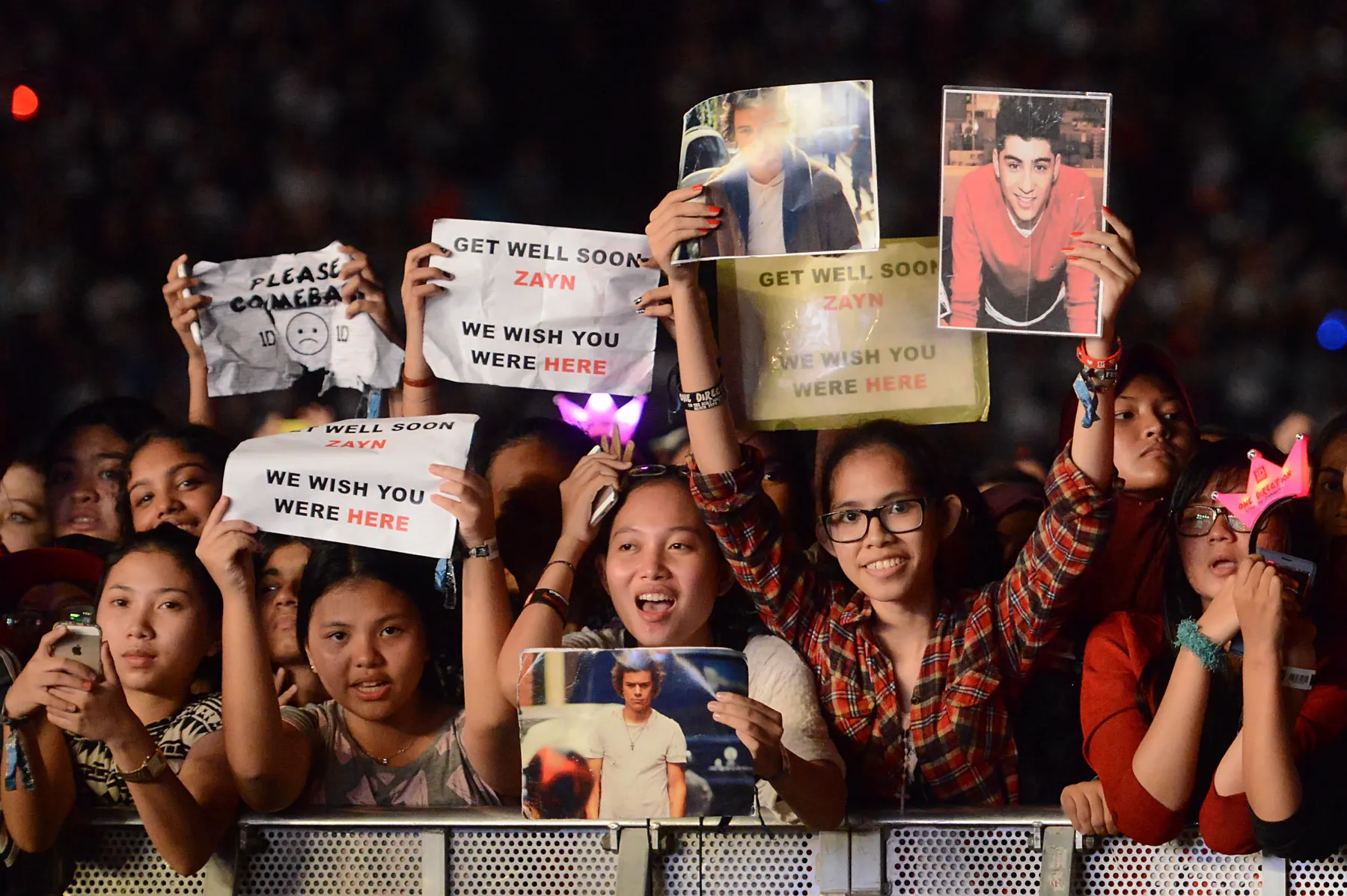 Senyum terakhir fans Zayn di Jakarta. @KapanLagi.com®/Bambang E Ros