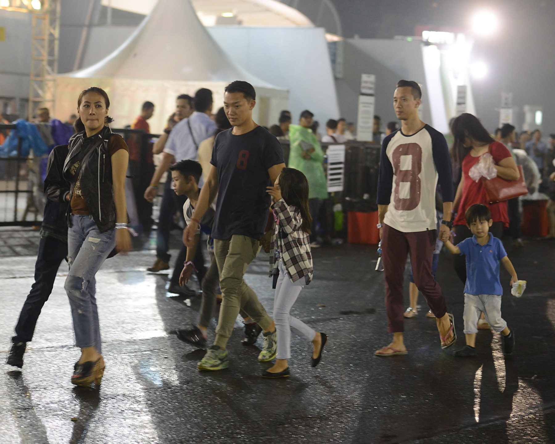 Ini dia penampakan para Directioners di dalam Stadion Utama Gelora Bung Karno ©KapanLagi.com/Bambang E Ros