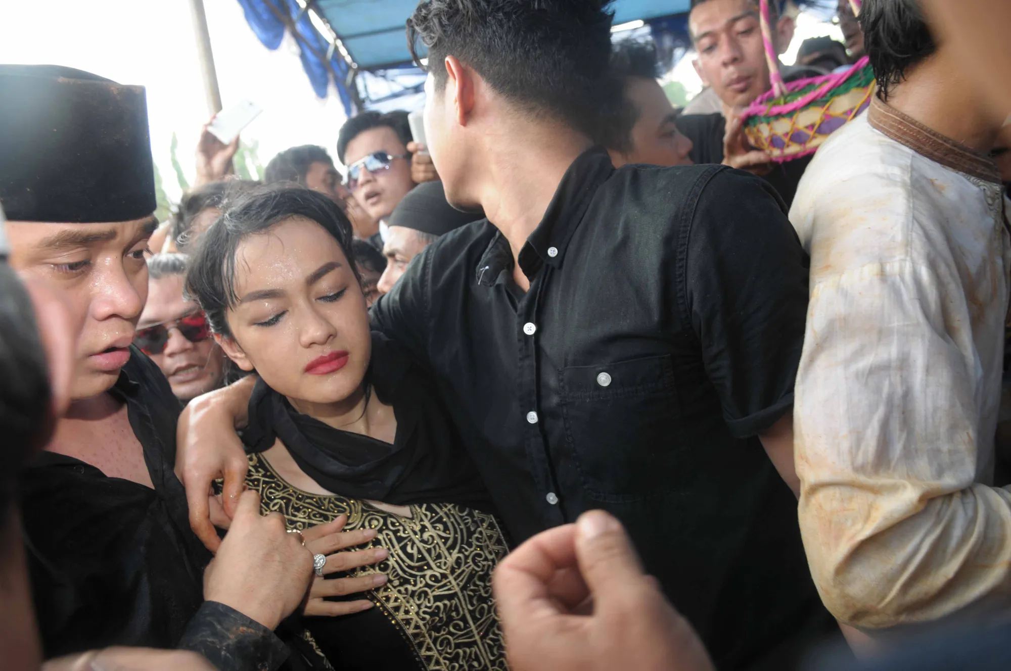 Julia Perez merasa merindukan Olga sesaat sebelum kematiannya. Foto: KapanLagi.com/BayuHendrianto