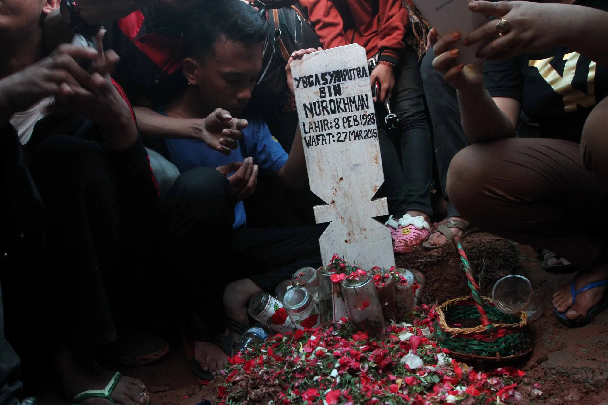 Makam Olga Syahputra dikabarkan bercahaya © KapanLagi.com/Bayu Herdianto