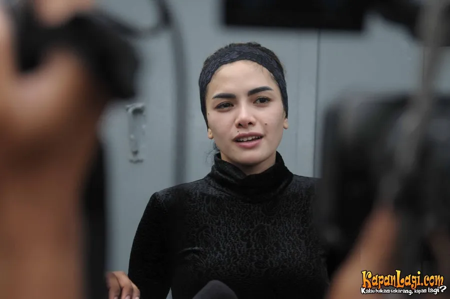 Ciuman sesama cewek, Nikita Mirzani hanya anggap lucu-lucuan @ KapanLagi.com/Bayu Herdianto