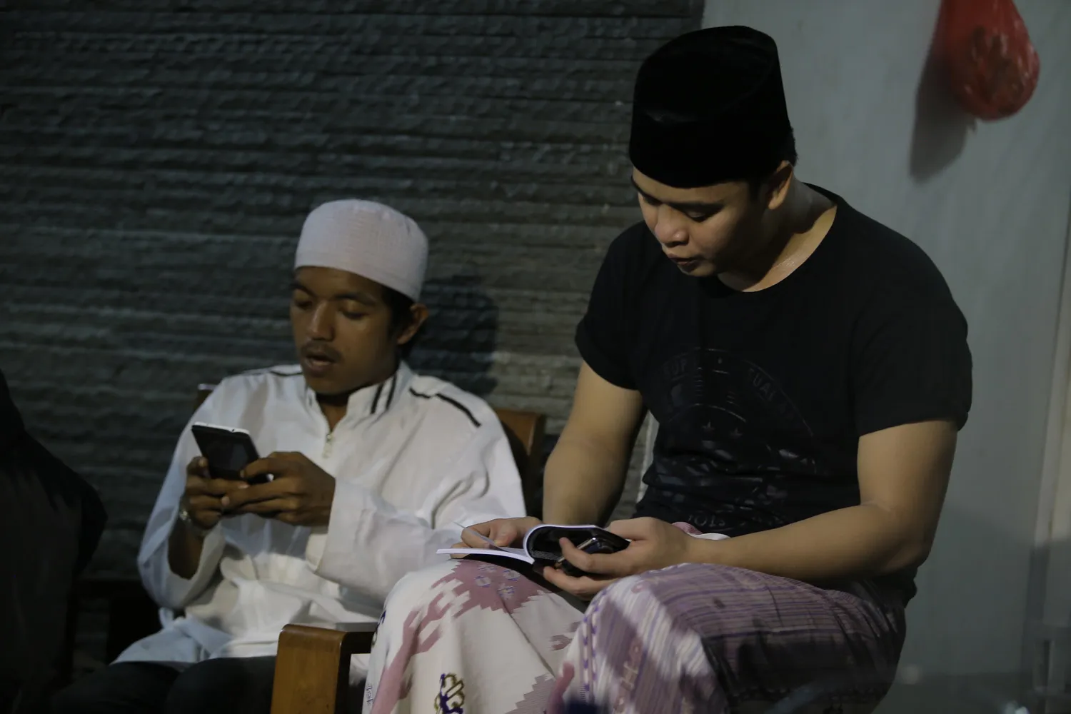 Billy berjanji akan mengklarifikasi semua hal setelah sang manajer, mak Vera, sembuh total ©KapanLagi.com/Agus Apriyanto