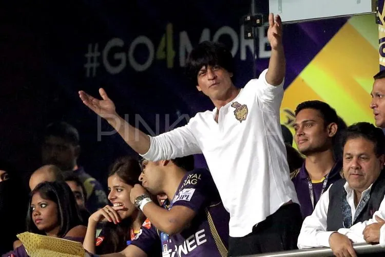 Shahrukh Khan akhirnya operasi lutut, semoga lekas sembuh. @indianexpress