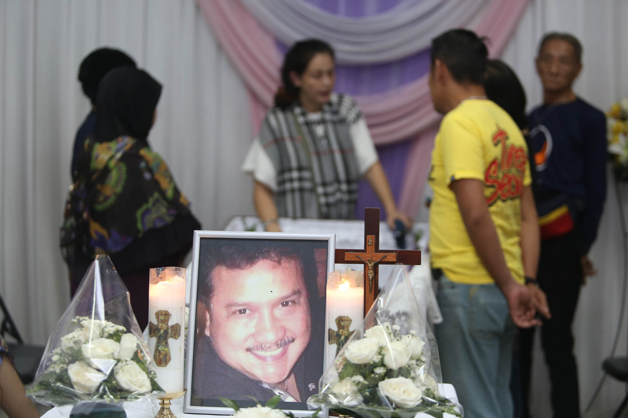 Almarhum James ternyata musisi handal / KapanLagi® - Budy Santoso