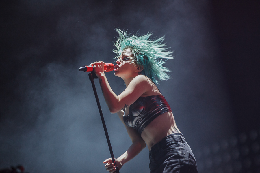 Paramore kini hanya beranggotakan Hayley Williams serta Taylor Yorke © paramore.net