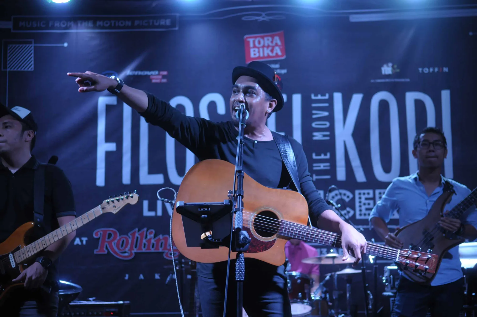 Glenn hangatkan konser 'Filosofi Kopi Live in Concert' / KapanLagi® - Bayu Herdianto