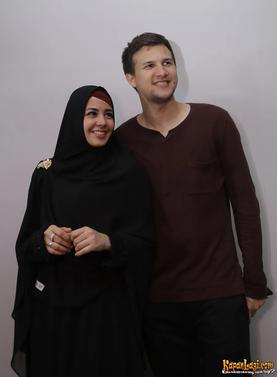 Risty & Stuart ingin bulan madu setelah umroh / KapanLagi® - Agus Apriyanto