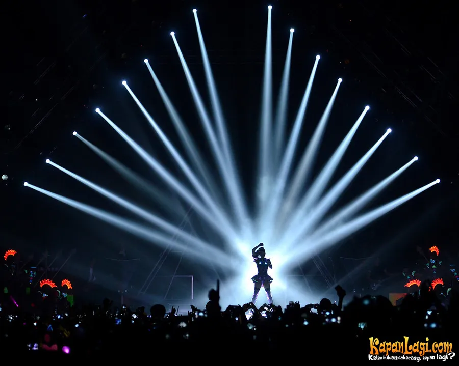 Katy Perry saat muncul perdana dalam konser yang digelar kemarin malam, Sabtu (9/5). ©KapanLagi.com/Bambang E Ros