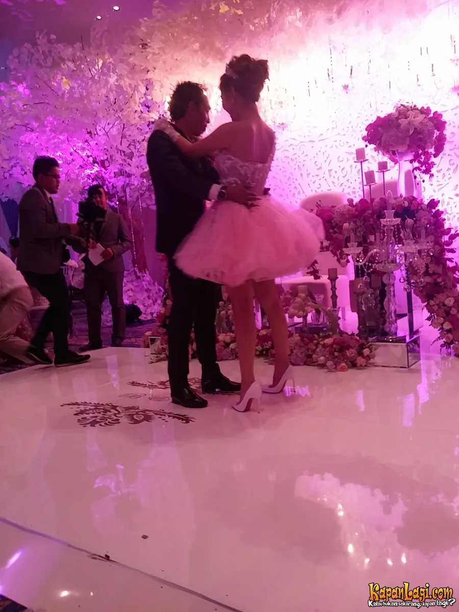 Bella Shofie dan Suryono dimabuk cinta saat dansa. / KapanLagi.com®