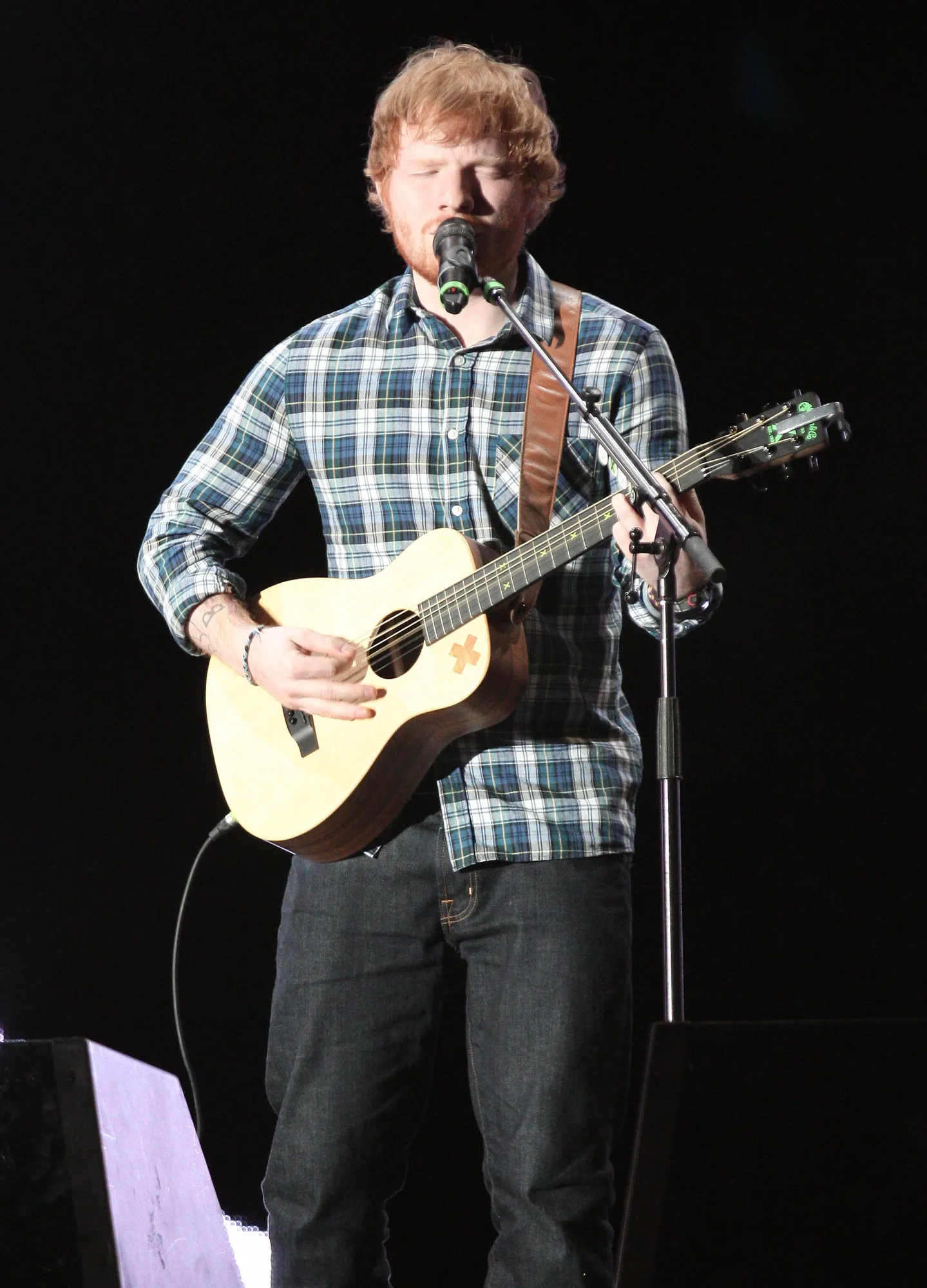 Ed Sheeran bersemangat jika dekat Taylor dan Beyonce ©fameflynet