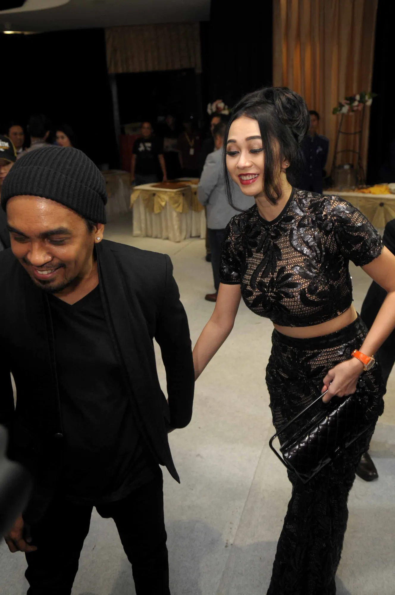 Aura Kasih mengaku tak tahu menahu soal isu Glenn pindah agama. © KapanLagi.com®/Bayu Herdianto