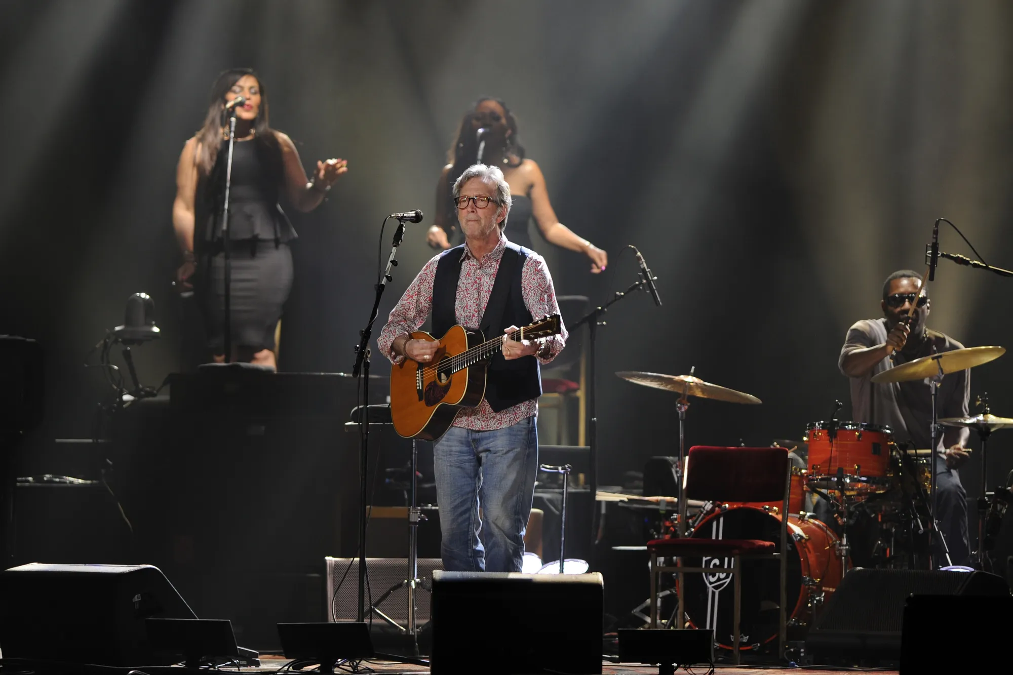 Disfungsi saraf membuat Eric Clapton sulit untuk kembali memainkan gitar © Splashnews
