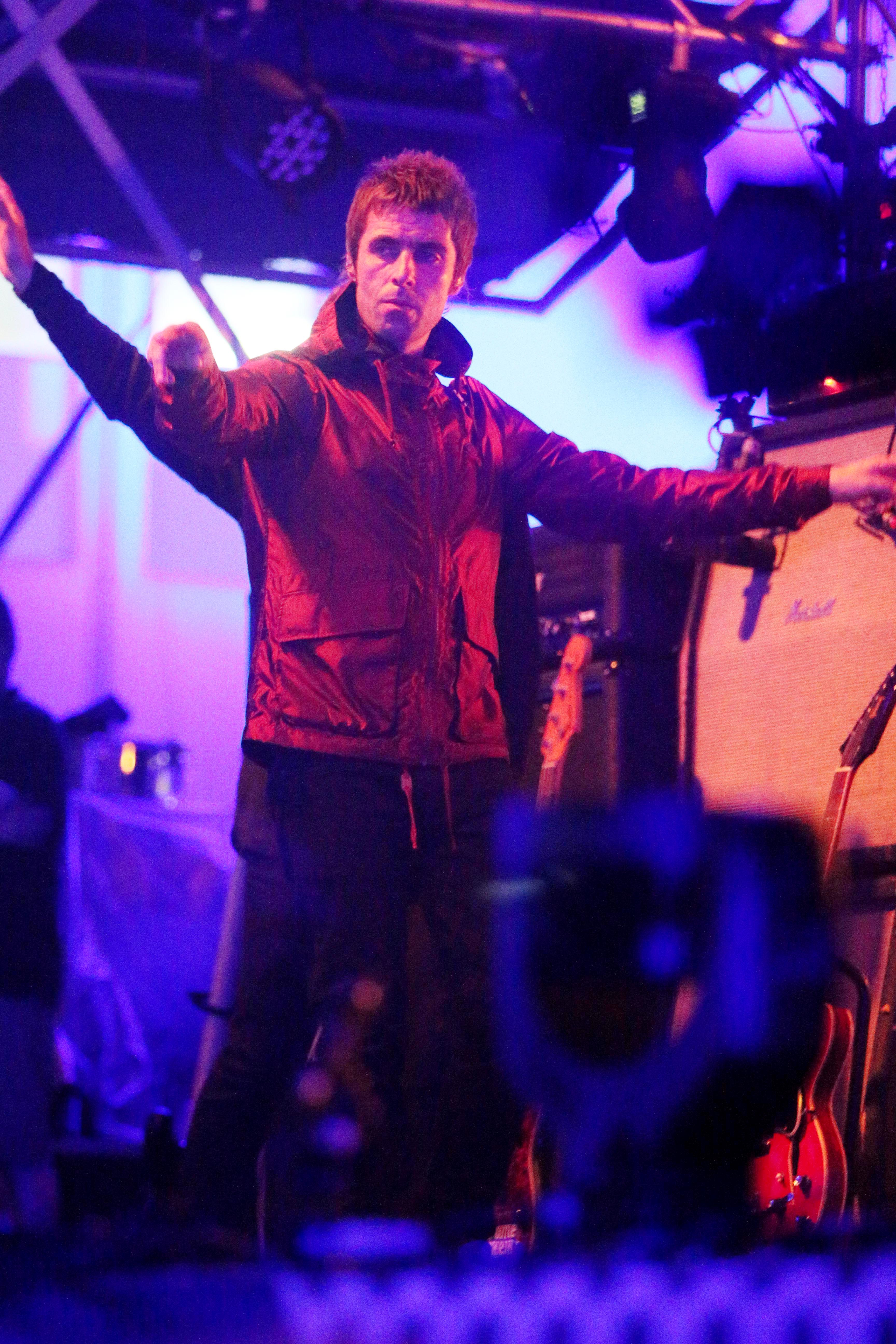 Liam Gallagher bawakan 2 lagu hits klasik Oasis pada rangkaian tournya di Inggris dan Irlandia © Splashnews