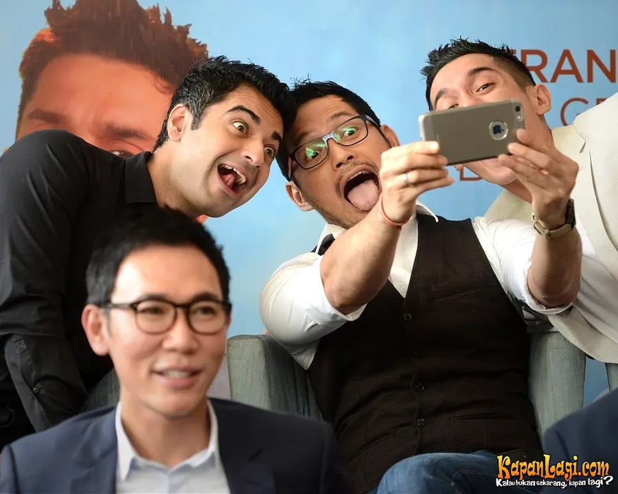 Harshad Arora, Evan dan Miller bertingkah gokil saat preskon. @KapanLagi.com®/Bambang E Ros