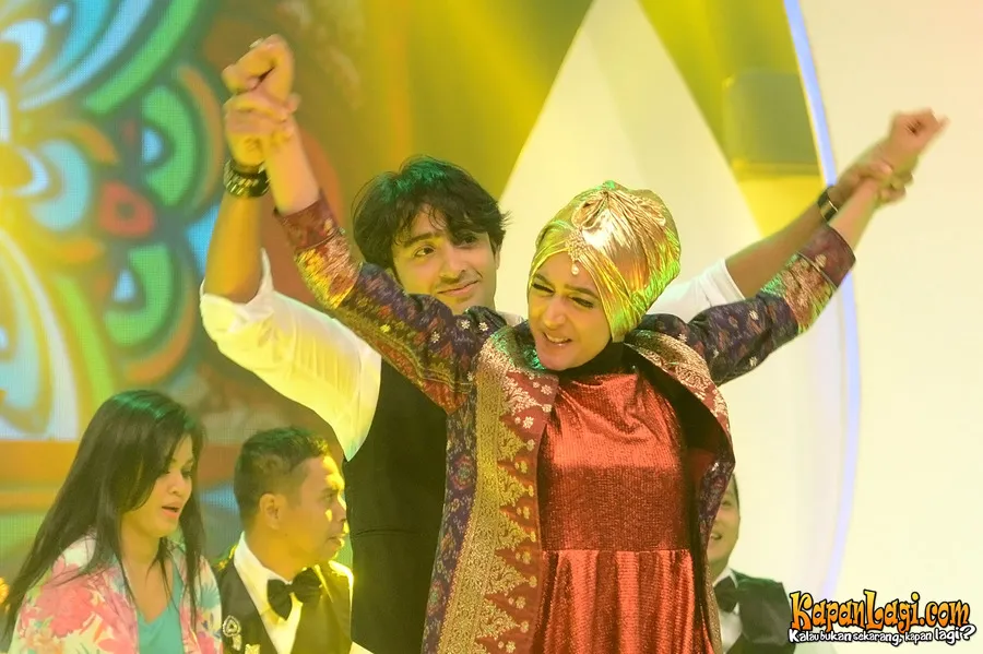 Shaheer dan Nabila berdansa manis di drama musikal 'Cinta di Langit Taj Mahal'. @KapanLagi.com®/Bambang E Ros