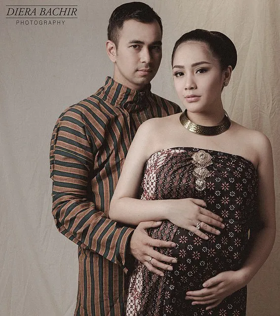 Dari adat belah kelapa, anak Raffi - Gigi diyakini laki-laki. / Nagita Official Instagram