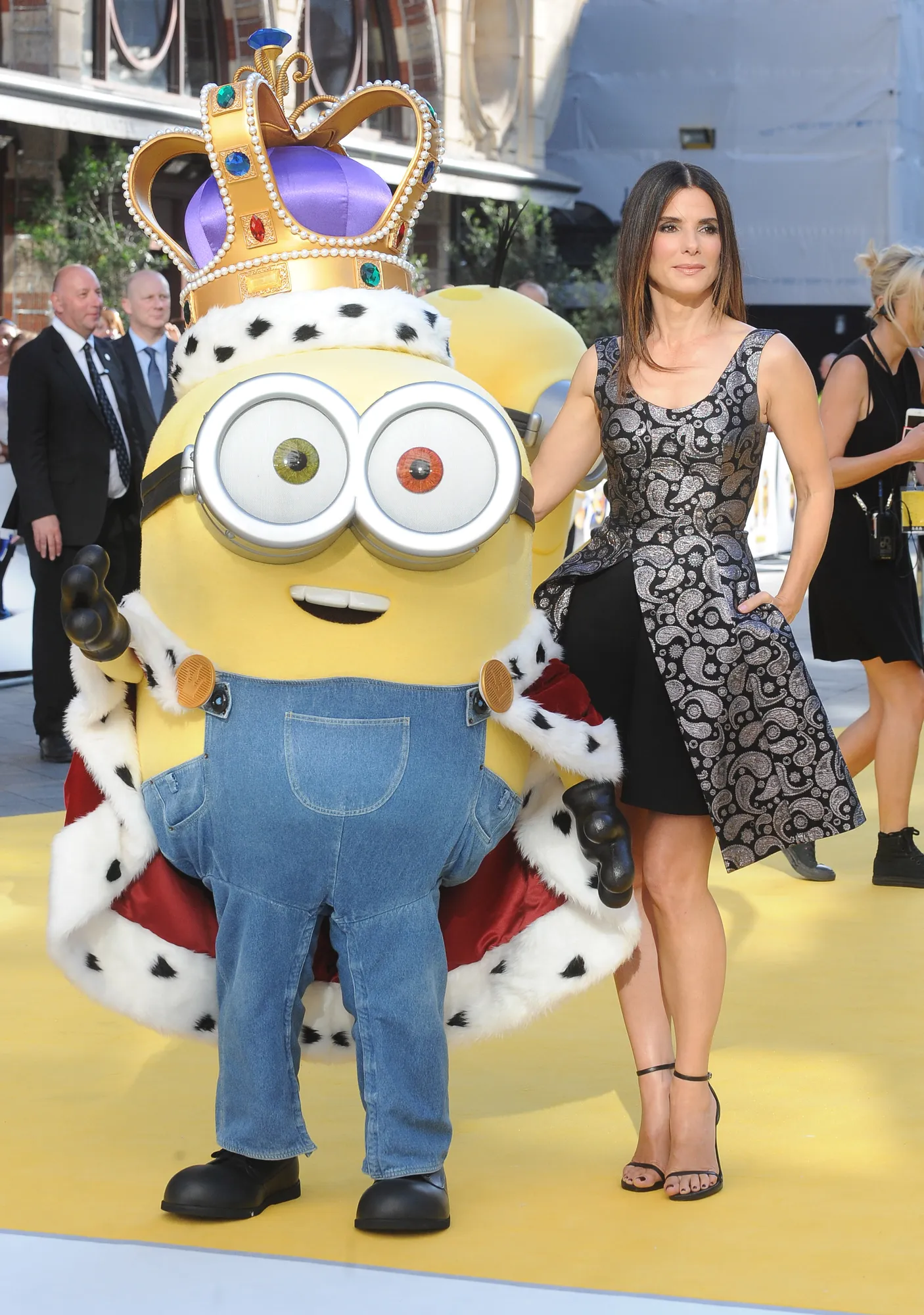 Sandra Bullock hadiri red carpet premiere 'MINIONS'. Foto: © Splashnews.com
