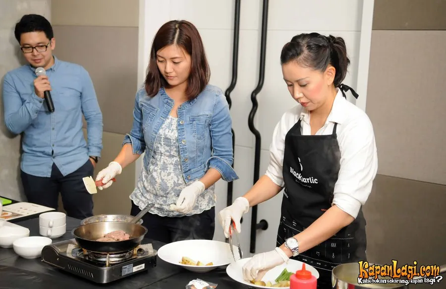 Olivia Wongso lebih suka disebut praktisi kuliner. Foto: KapanLagi.com®/Bayu Herdiyanto