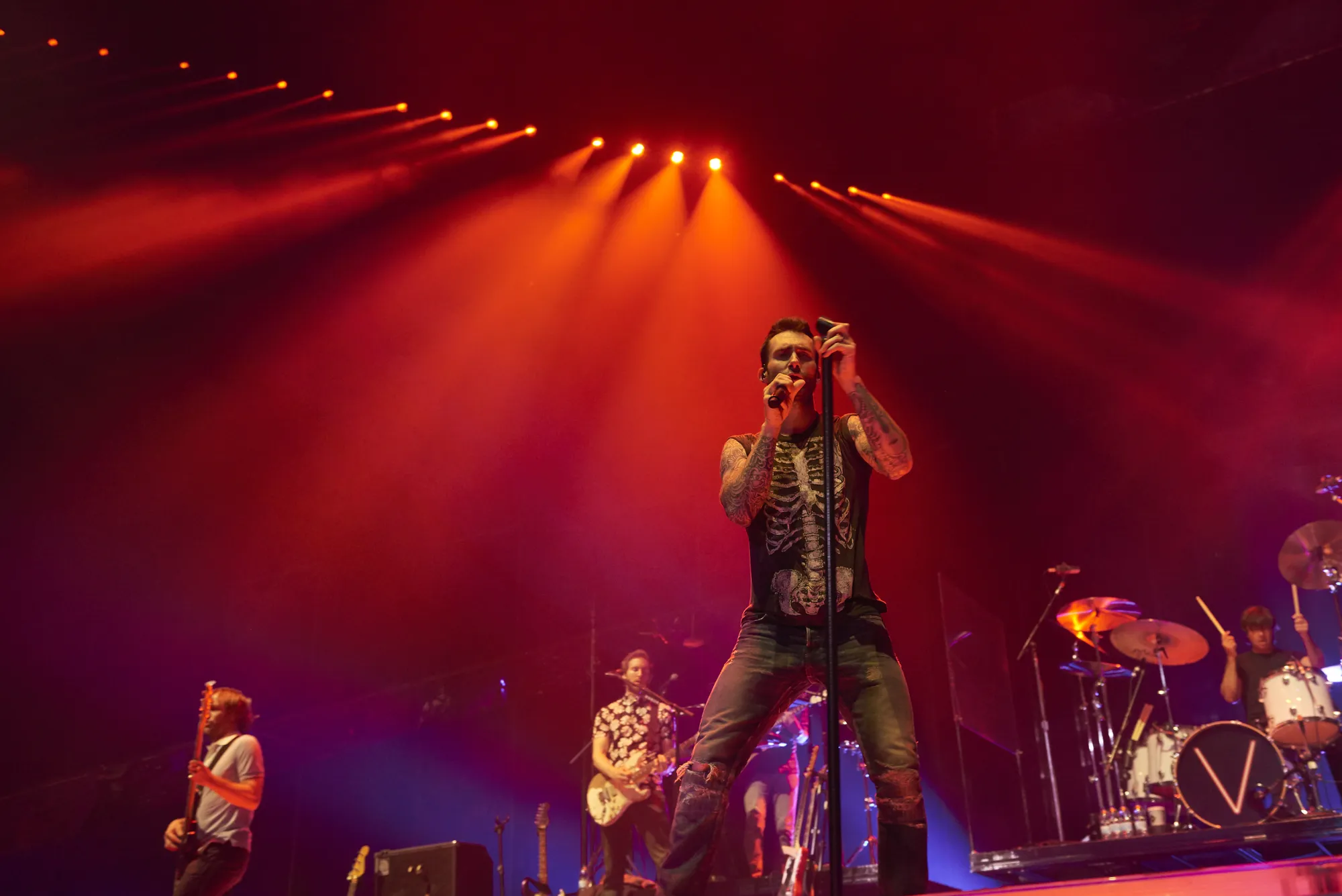 Maroon 5 lagi-lagi membatalkan konsernya © Splashnews