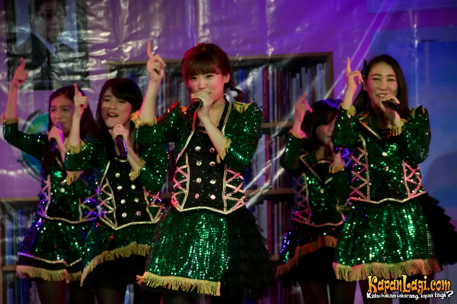  JKT48 menggelar pertunjukkan reguler bertajuk 'JKT48 School' sepanjang Ramadan. Foto: KapanLagi.com®/Djoko Poerwanto