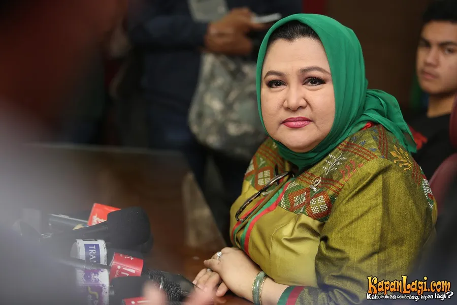 Sebagai ibu, Emilia akan selalu ada untuk Denada dalam mendampingi masa sulit perceraian. Foto: KapanLagi.com®/Budy Santoso