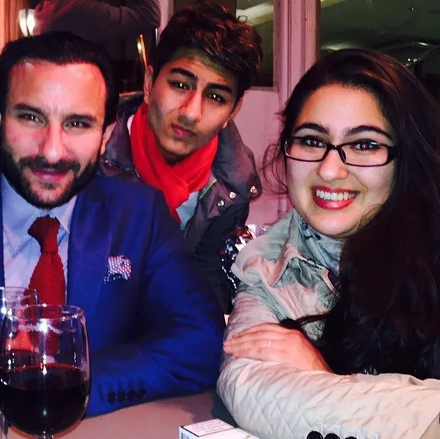 Kareena sangat akrab dengan dua anak Saif, Ibrahim dan Sara. @instagram/iakpataudi