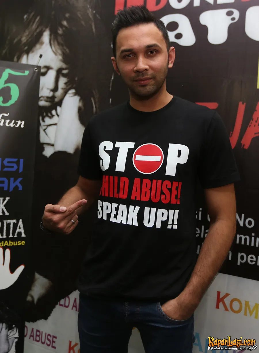 Zacky beri nomor polisi untuk anak / KapanLagi® - Budy Santoso