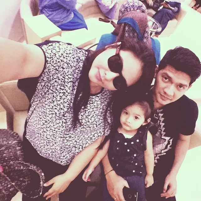Iko dan Audy beserta putri cantiknya © Instagram/ma_ma_dee