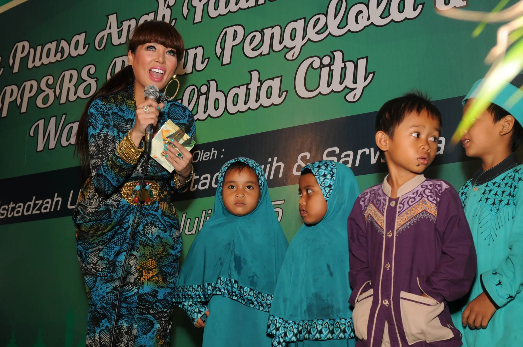Demi berbagi, Fifie Buntaran banyak tolak tawaran job, salut! ©KapanLagi.com/Hendra Gunawan