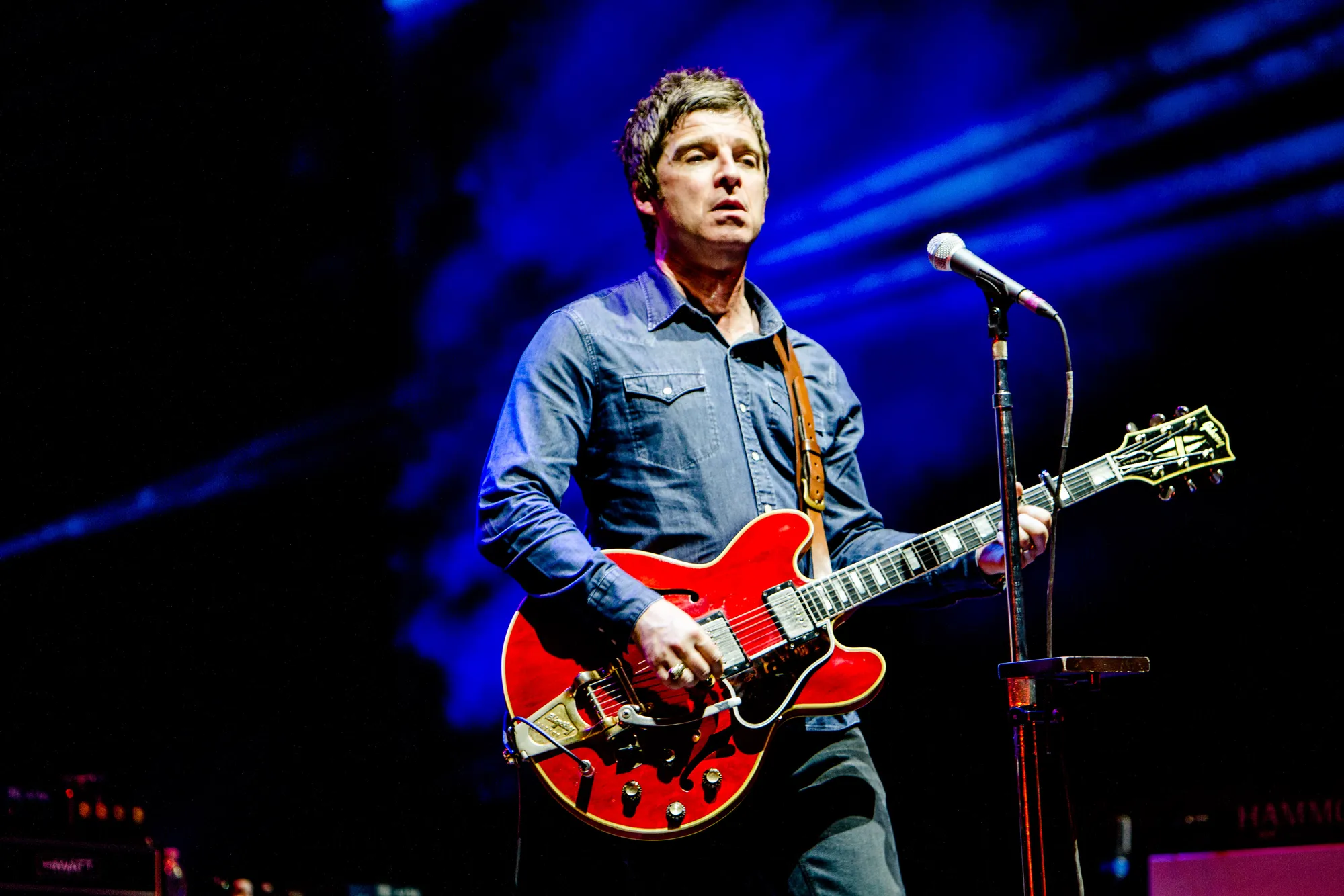 Noel Gallagher menjual sejumlah alat dan gear lawas yang biasa digunakan Oasis dalam studio maupun tour © Splashnews