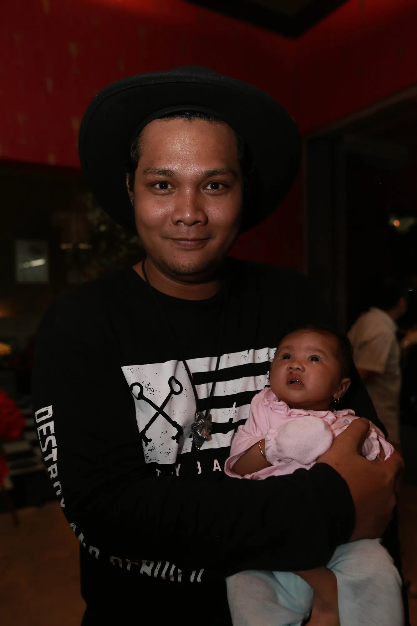 Virgoun sudah mahir gendong anak / KapanLagi® - Budy Santoso