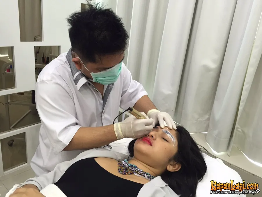 Menurut Bianca, bentuk alis menentukan bentuk wajah setelah make up lho. Foto: KapanLagi.com®