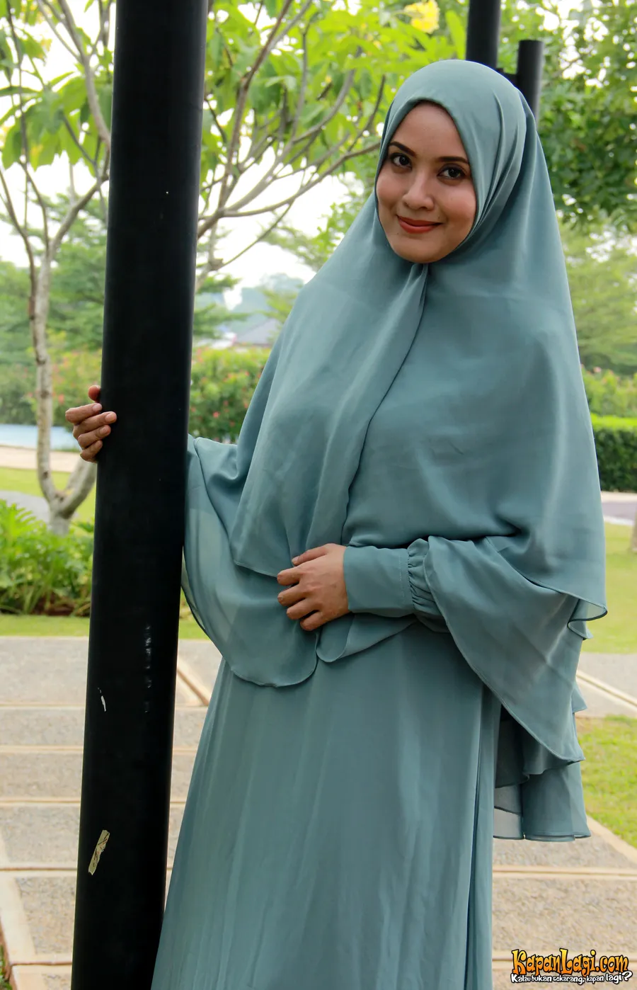 Jalan hidup yang berliku tak disesali oleh Elma. Ia justru bersyukur karena semua masalah bisa mempertemukannya dengan jalan yang menenangkan. ©KapanLagi.com®/Muhammad Akrom Sukarya