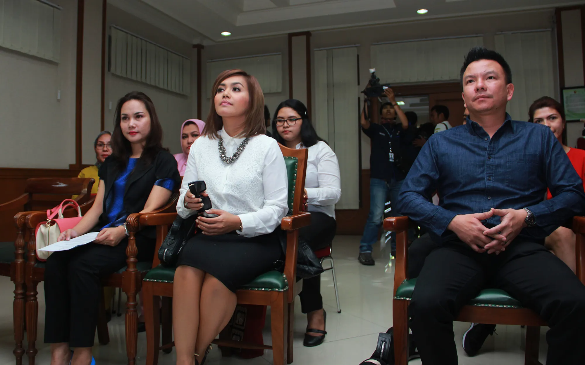 Denada dan Jerry Aurum di Persidangan Cerai. Foto: KapanLagi.com/M. Akrom