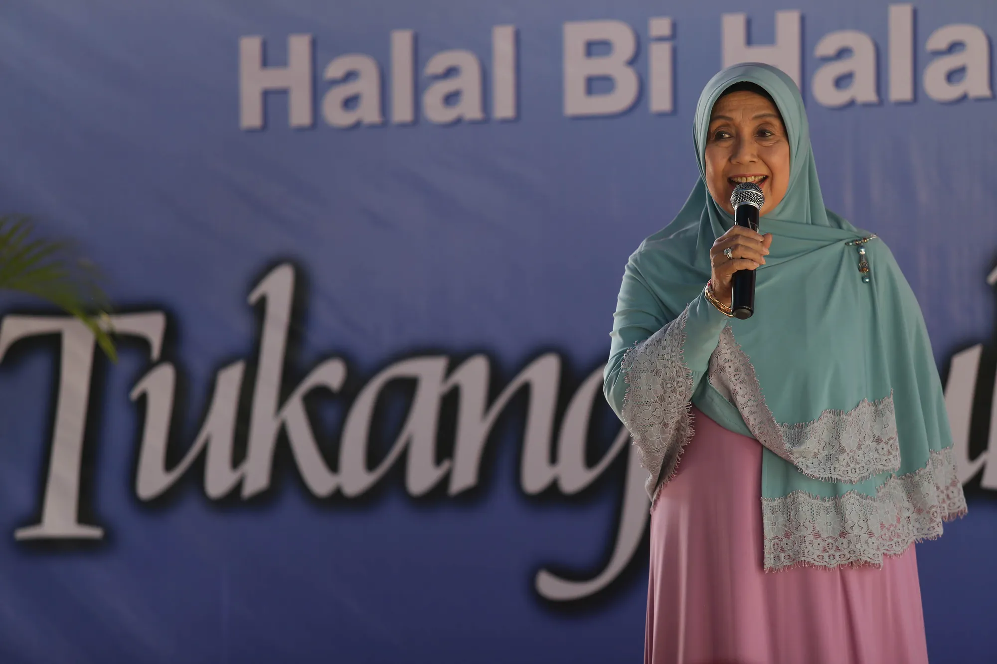 Nani Wijaya dan Ajip Rosidi siap untuk mengikat janji sucinya dalam waktu dekat © KapanLagi.com/Budy Santoso