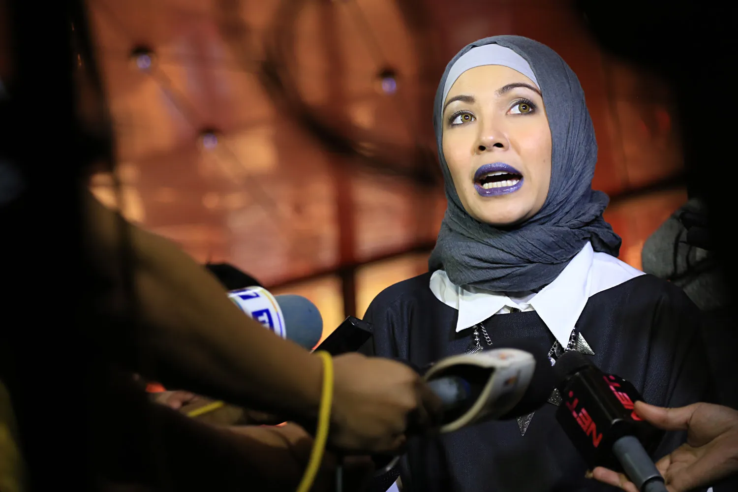 Ratna Galik bersyukur karena berhijab bukan karena ada masalah. @KapanLagi.com®/Agus Apriyanto