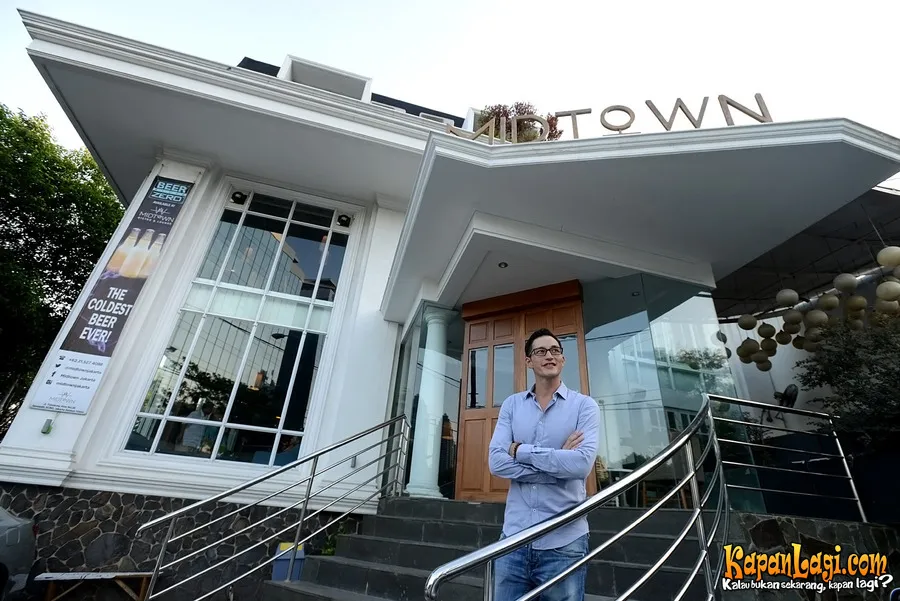 Baru 3 bulan berdiri, Mike Lewis senang bisa bisnis bareng teman-temannya. Foto: KapanLagi.com®/Bambang E Ros
