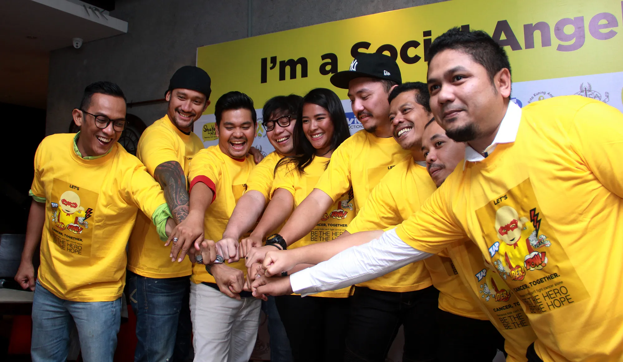 Para artis yang berpartisipasi di acara 'Shave For Hope 2015'. Foto:KapanLagi.com/M. Akrom