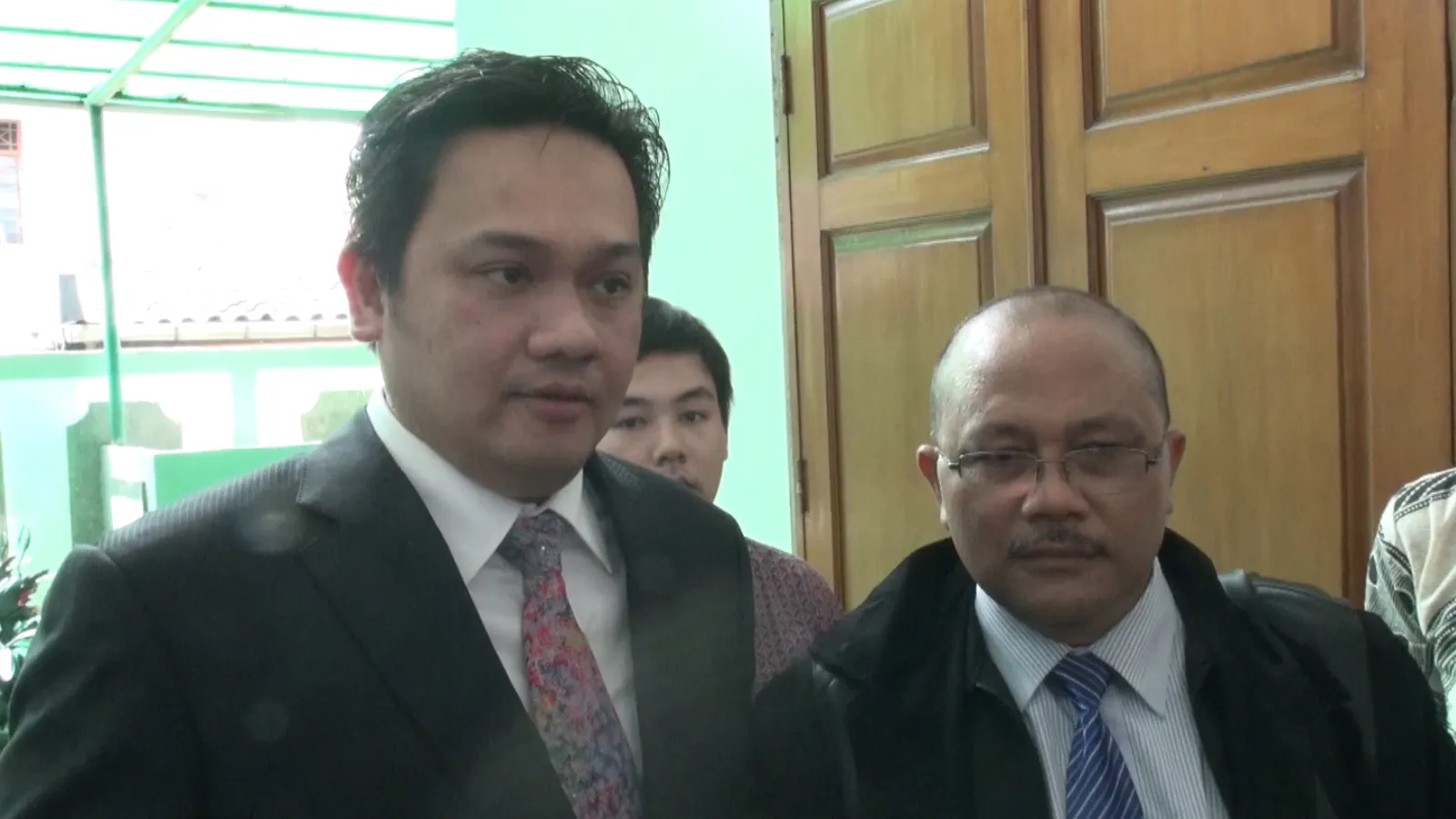 Farhat ABbas tuntut Nia harta gono-gini untuk penuhi keperluannya. @KapanLagi.com®