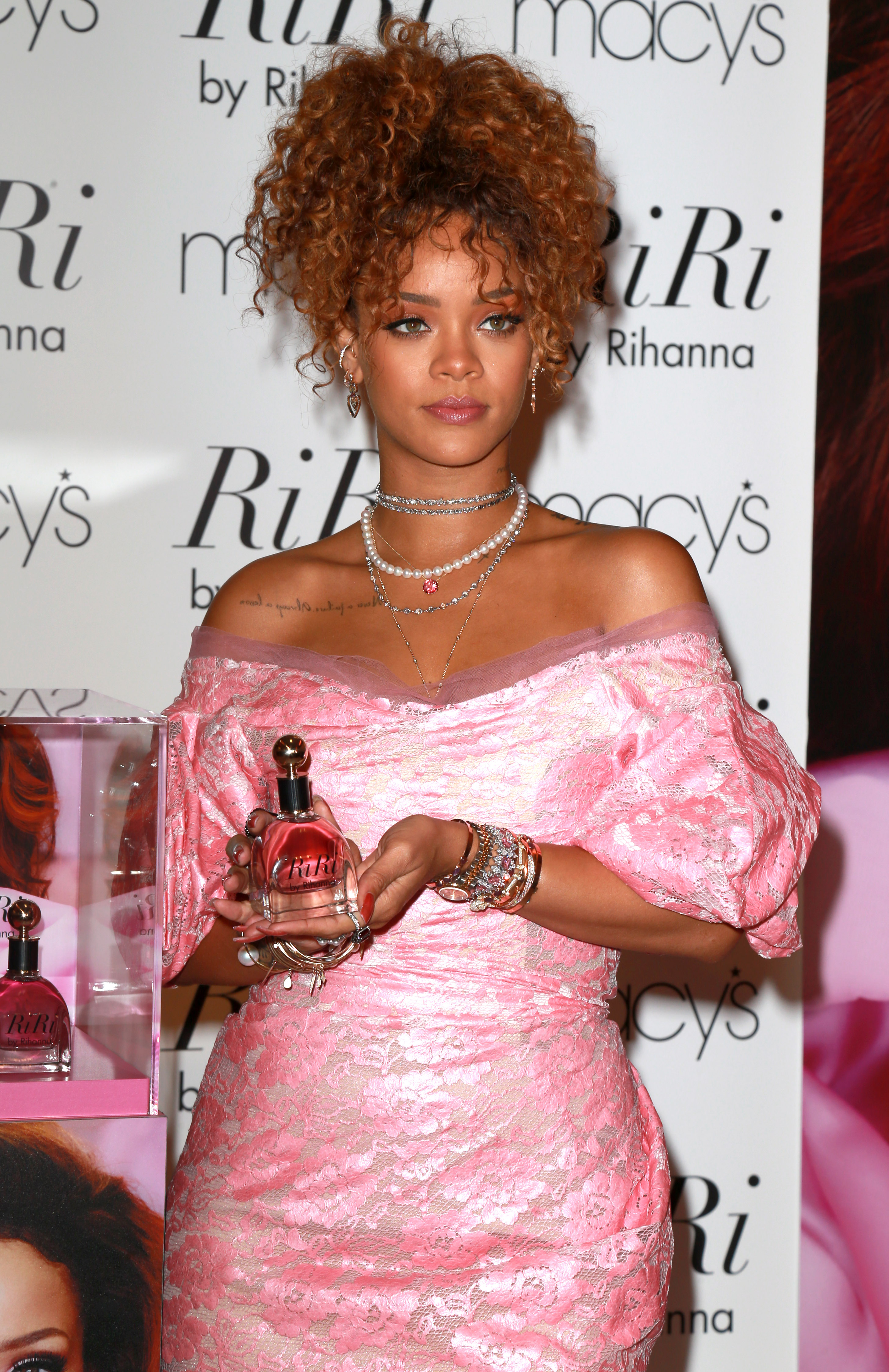 Rihanna membantah perseteruannya dengan Beyonce ©splashnews