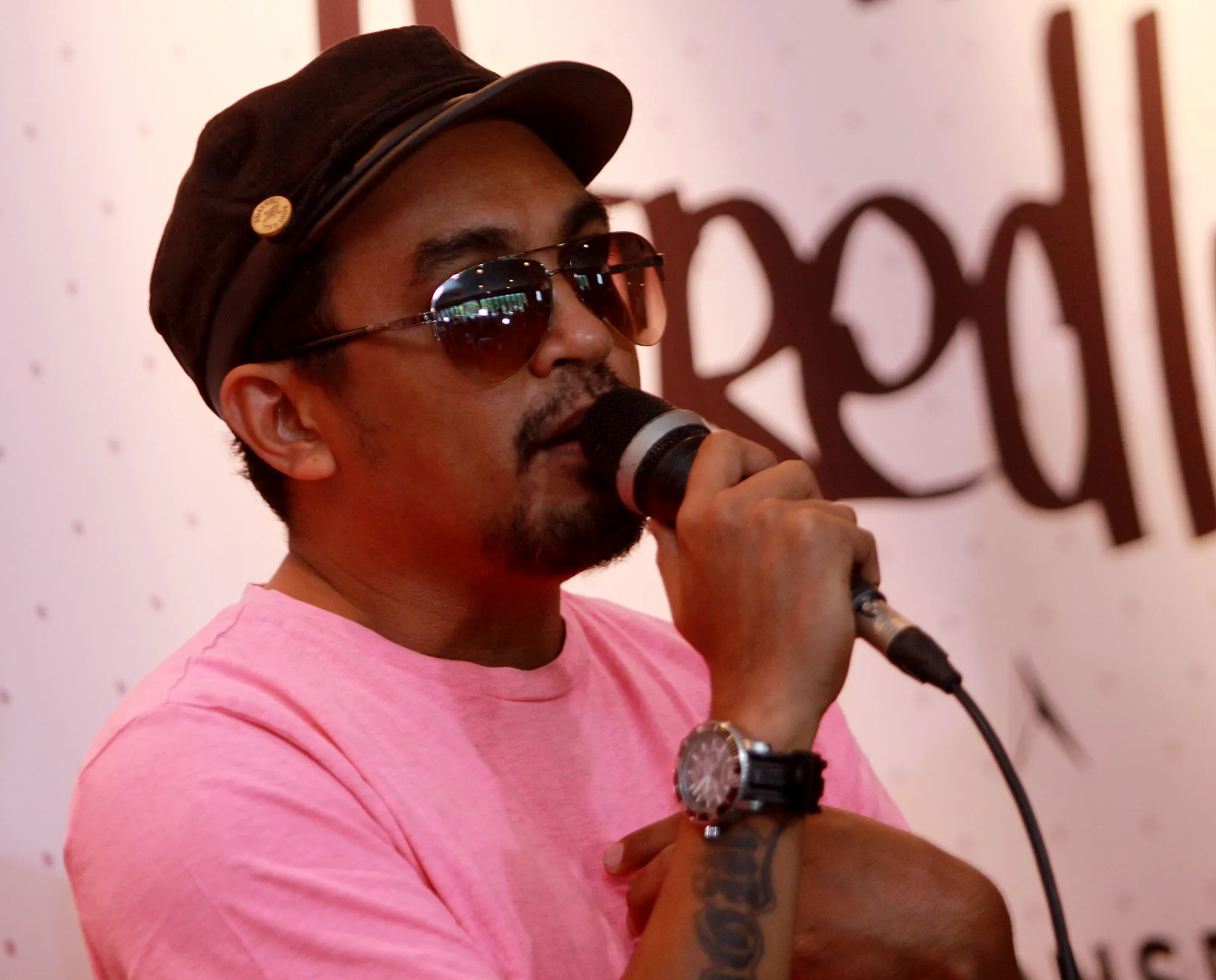 Tak hanya bernyanyi saja, Glenn Fredly akan meluncurkan sebuah buku pada konser akbarnya nanti © KapanLagi.com®/Muhammad Akrom Sukarya